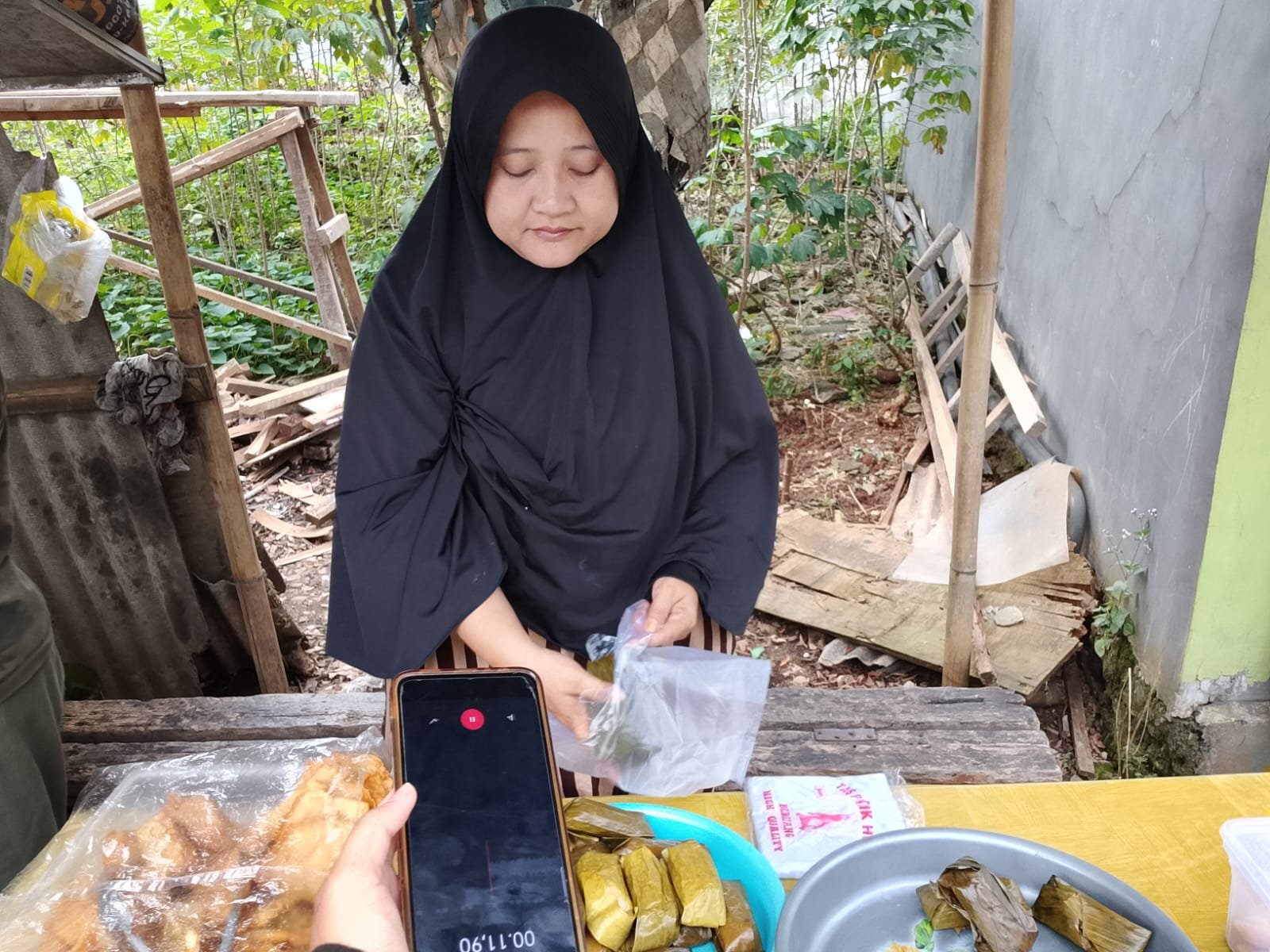 Dokumentasi Saat Mewawancarai Warga Sekitar