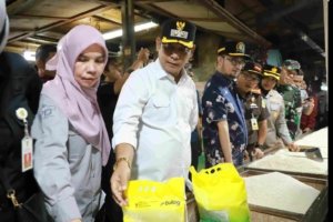 Forkopimda Bekasi Sidak Pasar Tambun, dr. Asep Pastikan Harga Sembako Tetap Terkendali Jelang Lebaran