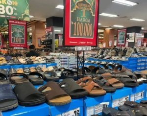 Diskon Ramadhan hingga Lebaran, Ramayana Ciplaz Cibitung Dipadati Pengunjung