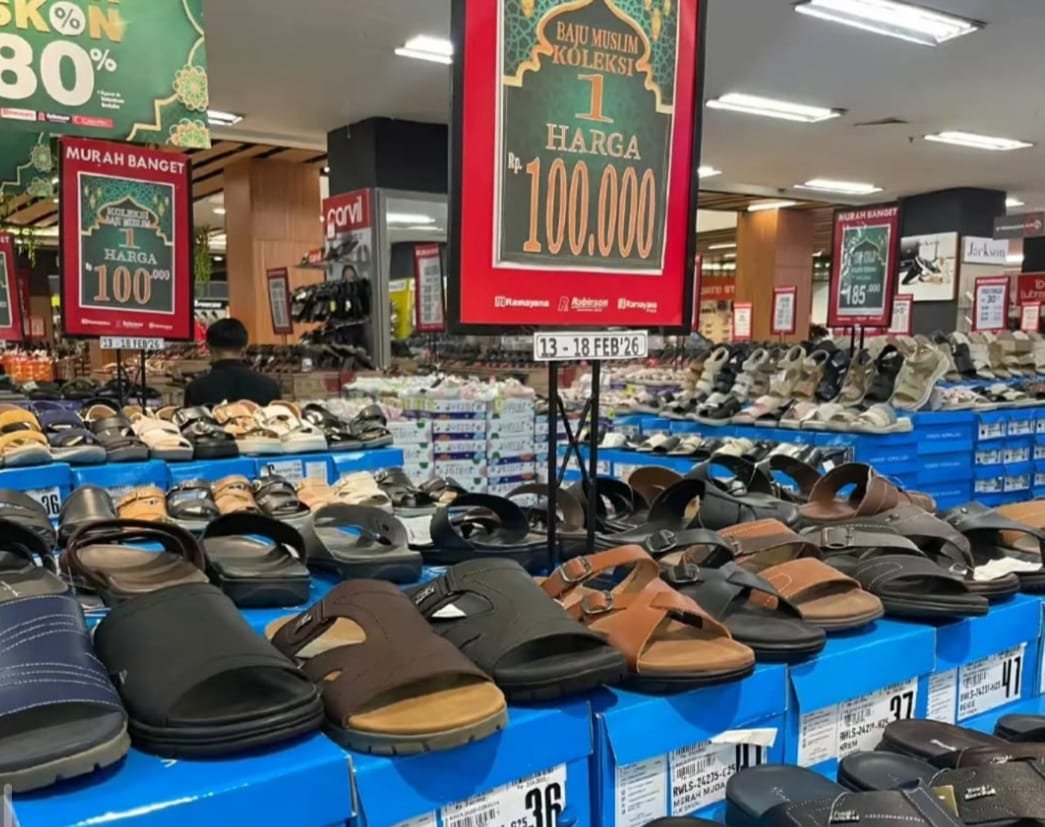 Diskon Ramadhan hingga Lebaran, Ramayana Ciplaz Cibitung Dipadati Pengunjung