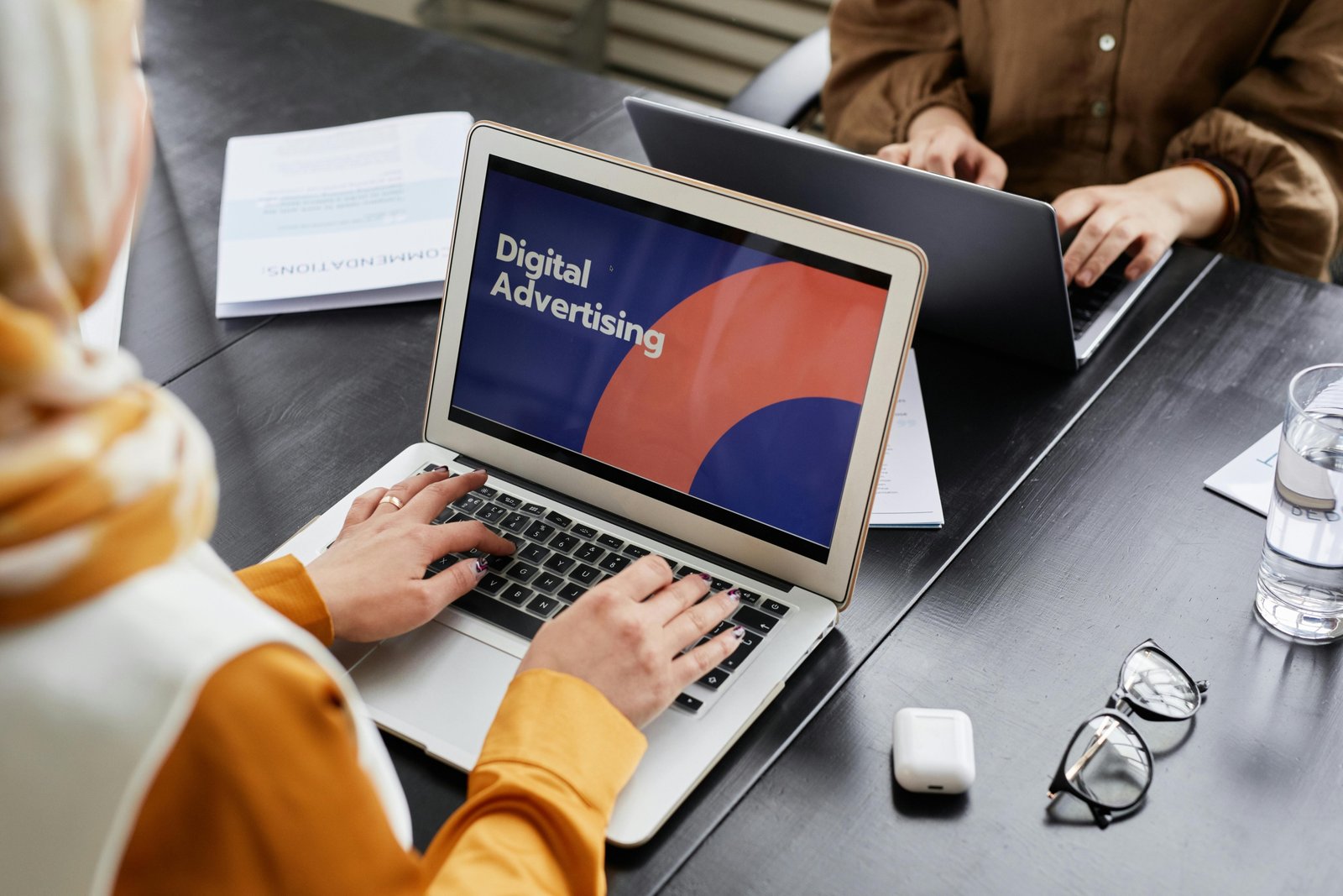 Strategi Membangun Karier Cemerlang bagi Lulusan Baru di Era Digital: Panduan Navigasi Dunia Kerja