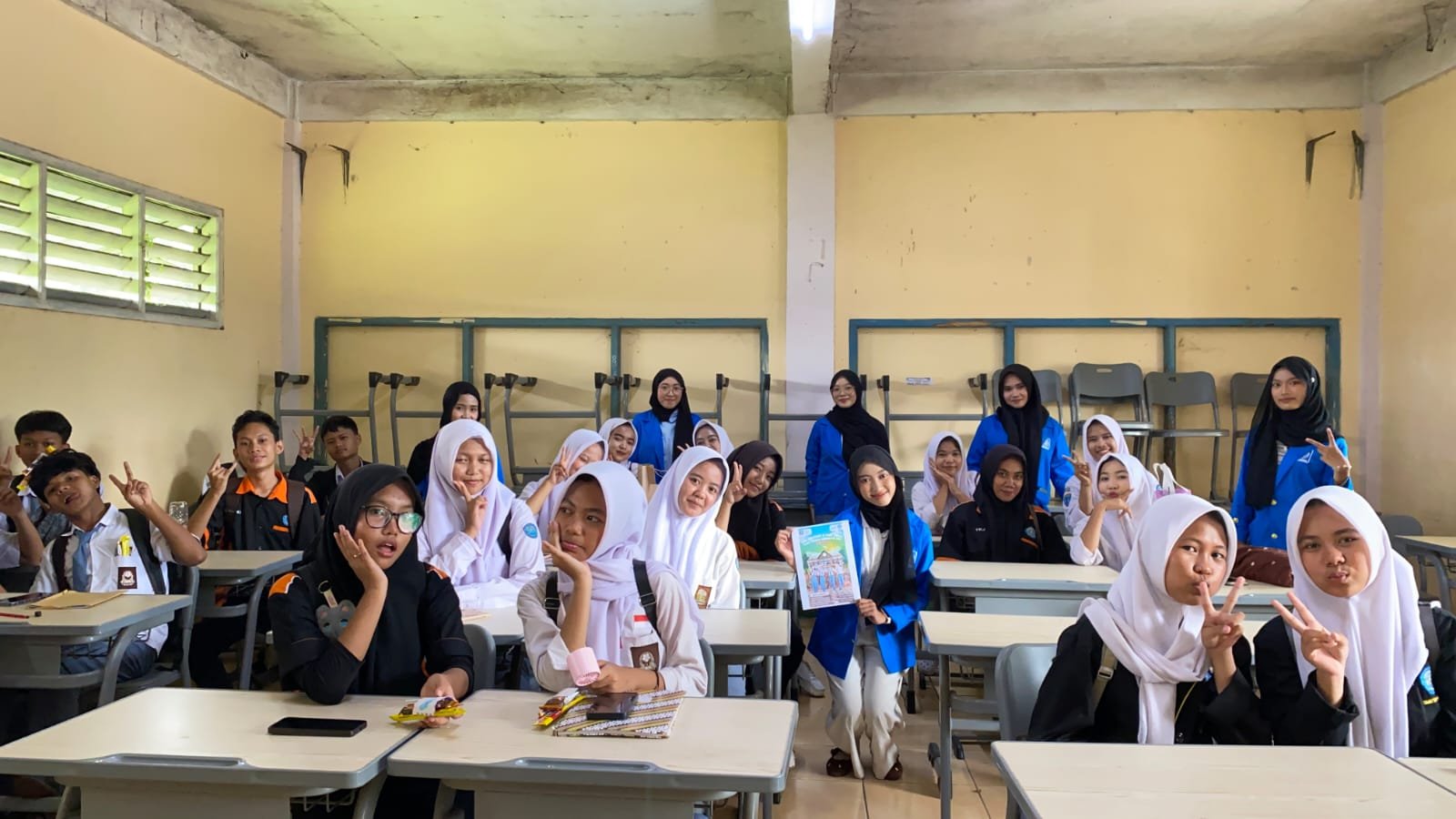 Self Mastery & Time Logic Tema Pengabdian Masyarakat Mahasiswa UBSI Cibitung di SMK Yapin 02 Setu