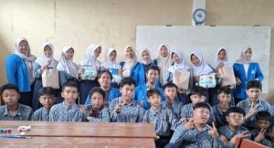 Mahasiswa UBSI Cibitung Sukses Gelar Kegiatan Pengabdian Masyarakat di SMP Noer Hidayah