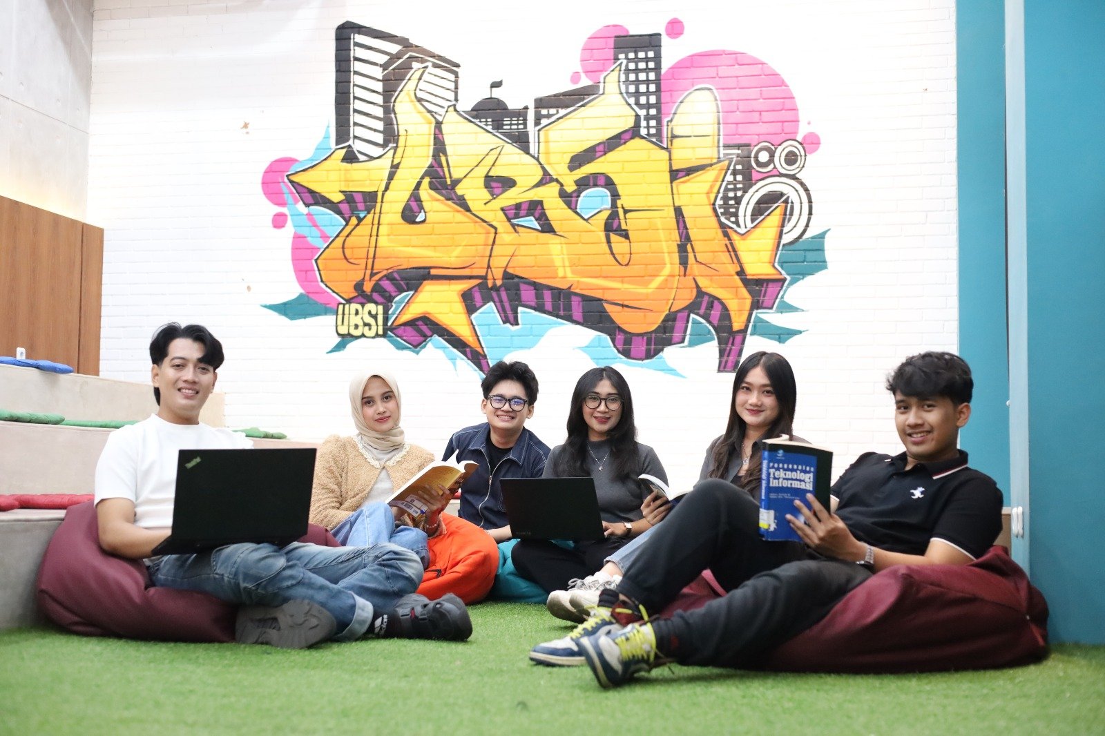 Suka Isu Politik Dunia? Intip Serunya Kuliah di Jurusan Hubungan Internasional UBSI
