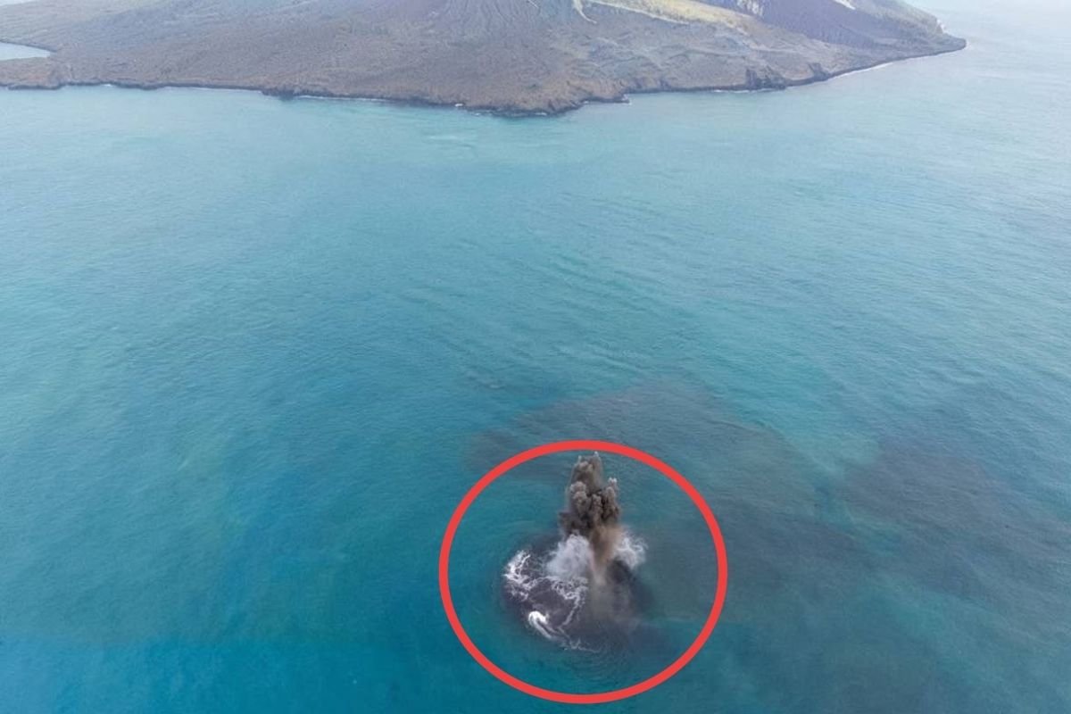 Muncul Daratan Baru Seluas 30,3 Hektare di Dekat Anak Krakatau, Benarkah Cucu Krakatau?