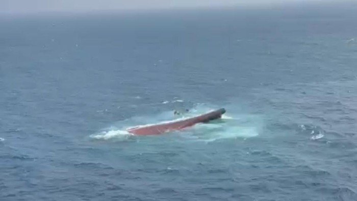 Evakuasi Kapal Virgo: Dihantam Gelombang Ekstrem, Sejumlah Korban Tertahan di Laut dan Tim SAR Lanjutkan Penyelamatan