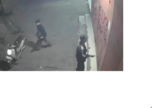 Resahkan Pemilik Toko, Aksi Vandalisme Dua Orang Tak Dikenal di Rawalumbu Terekam CCTV