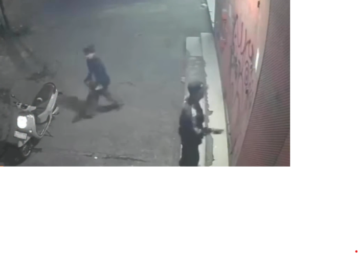 Resahkan Pemilik Toko, Aksi Vandalisme Dua Orang Tak Dikenal di Rawalumbu Terekam CCTV